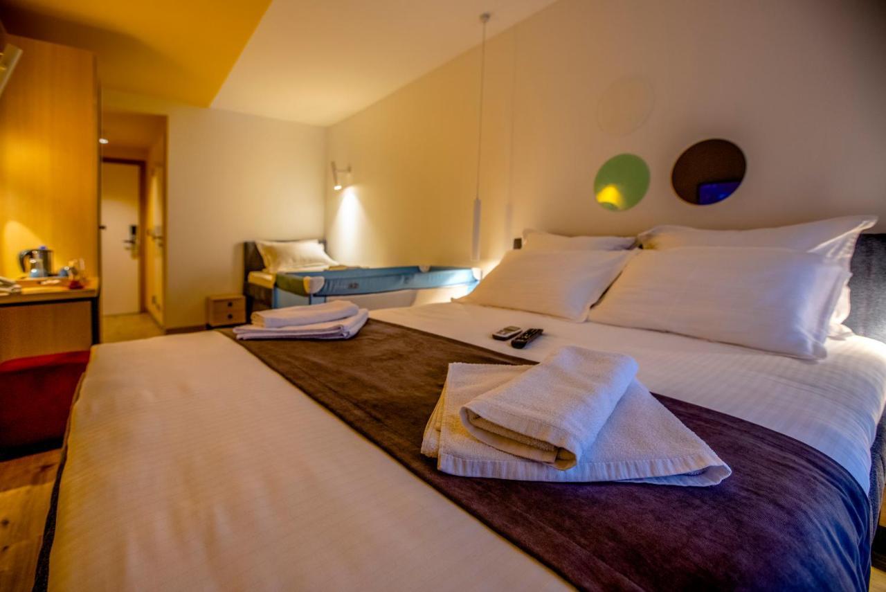 Hotel 4 Llulla Priština Exteriér fotografie