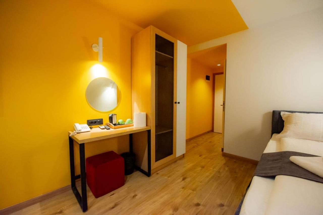 Hotel 4 Llulla Priština Exteriér fotografie